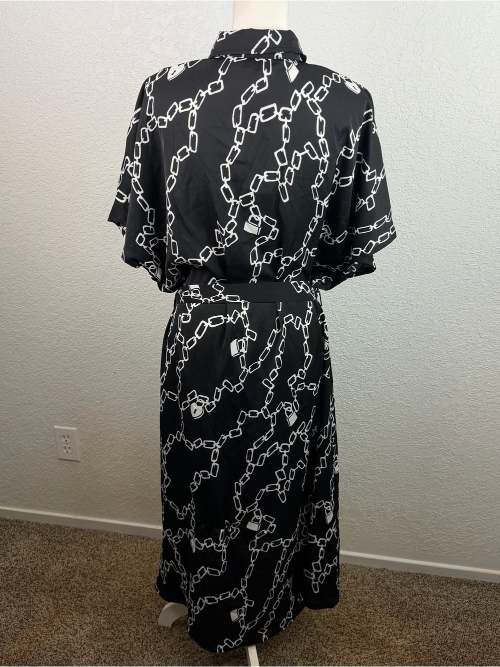 Disturbia | Lovelock Black White Chain Print Button Oversized Midi Dress New - Picture 6 of 10